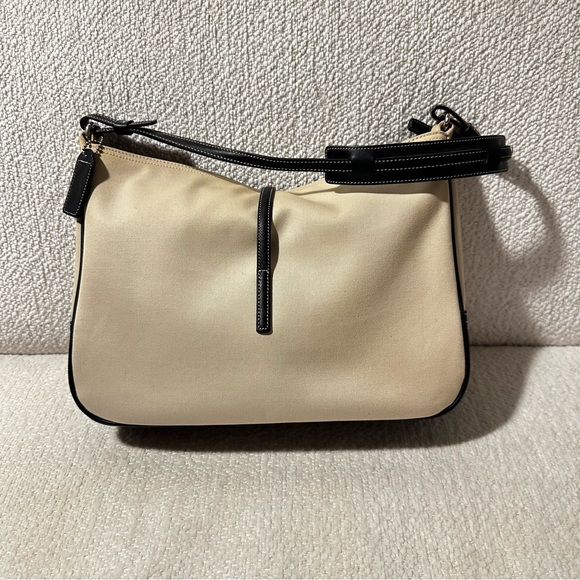 Coach Clip Lock Beige Canvas & Black Leather Trimmed Handbag
L0K-7774 - Picture 8 of 9